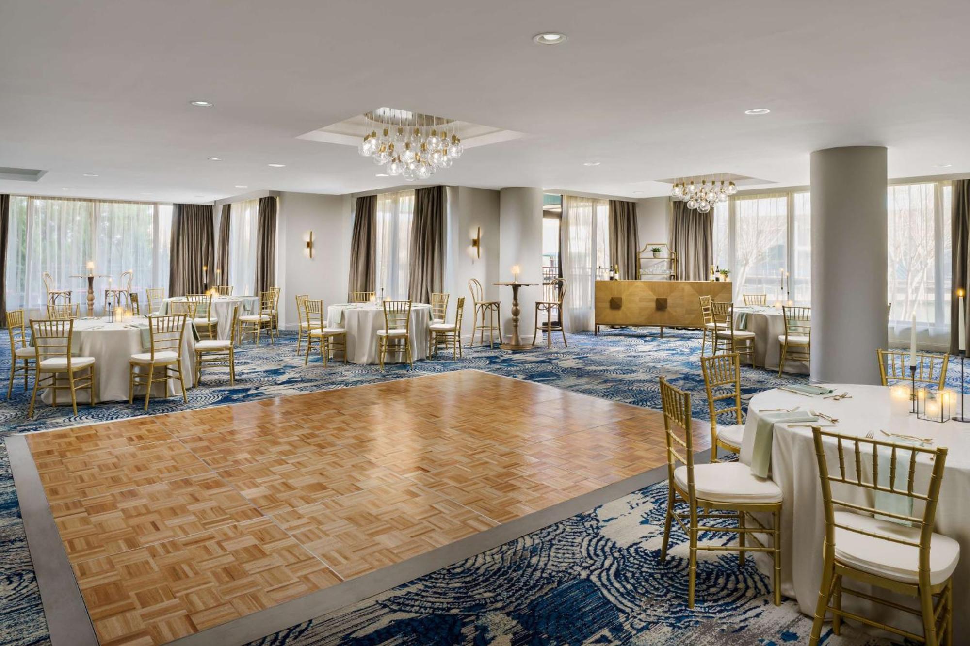 Hilton Charlotte University Place Exterior photo