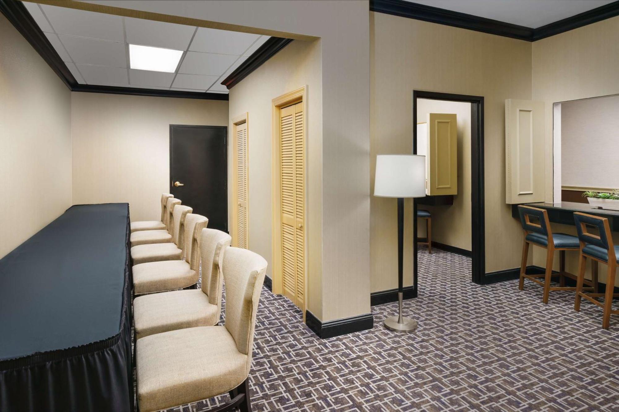 Hilton Charlotte University Place Exterior photo